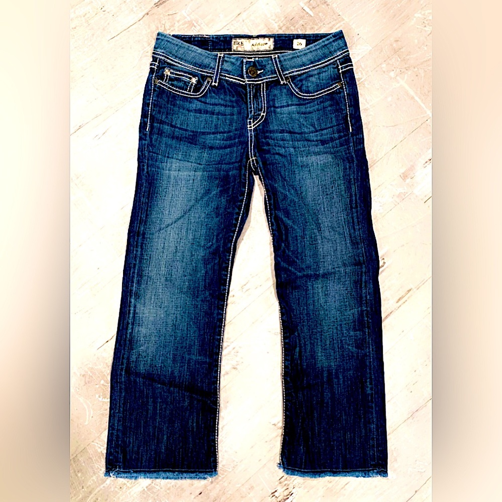 BKE  Sz 26 The Buckle “Addison” Women's Blue Jean Capri Jeans- Excellent Cond.